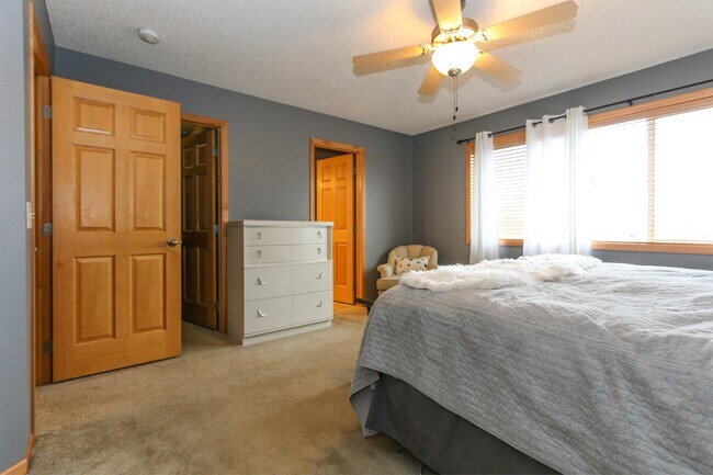 Building Photo - 1715 Fox Run