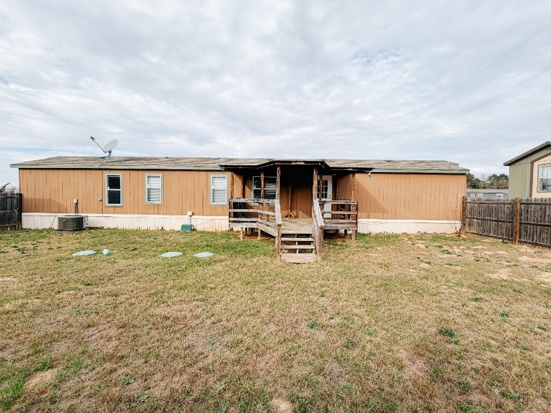 Building Photo - 15843 Country Way