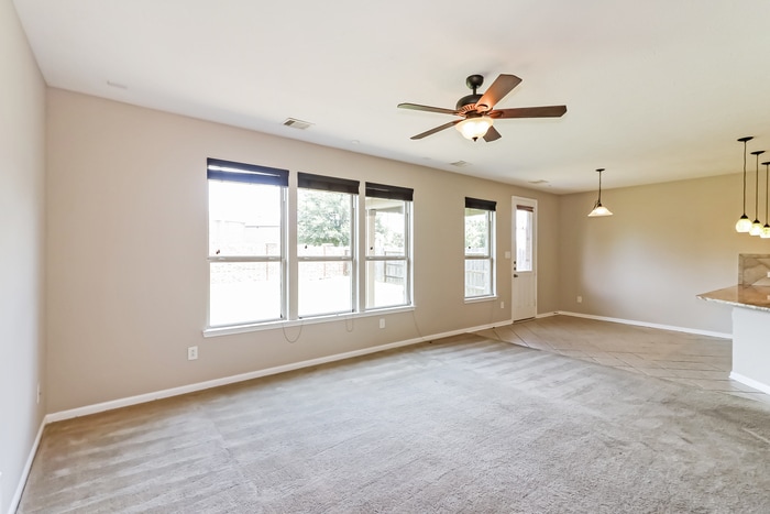 Building Photo - 15806 Copper Oak Ln