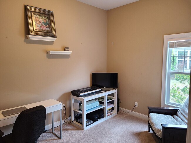 Building Photo - Beautiful unfurnished 3 bedroom, 2.5 bath ...