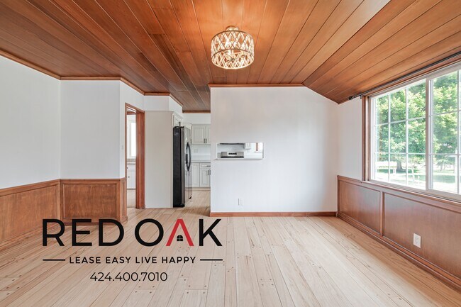 Building Photo - 360 S Linden Dr