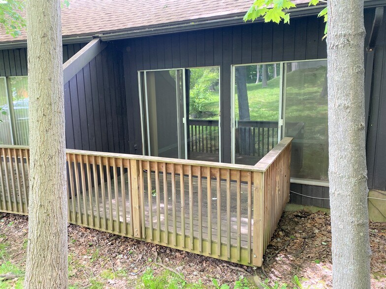 Building Photo - 14B Country Squire Dr