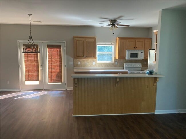 Building Photo - 370 Pointe Cir