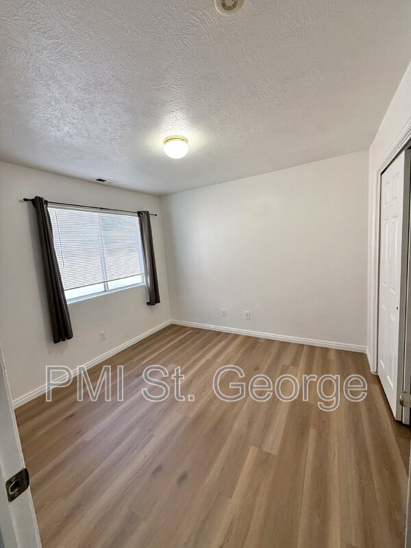 Building Photo - 2605 E 700 N