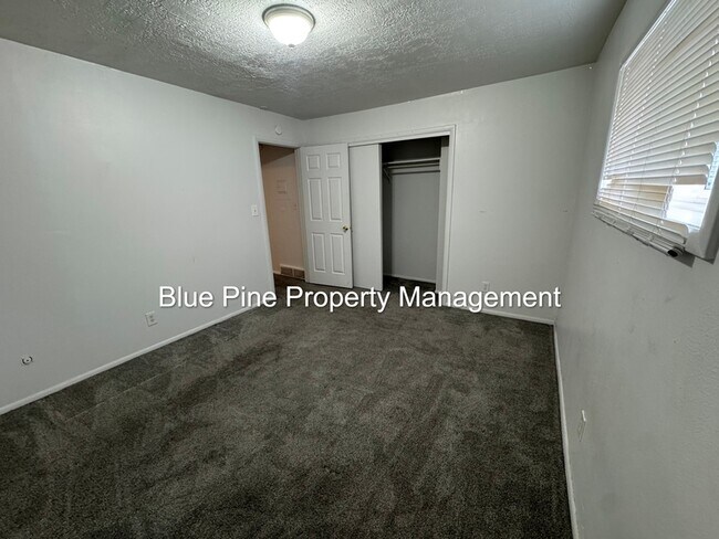 Building Photo - 301 E 18th St