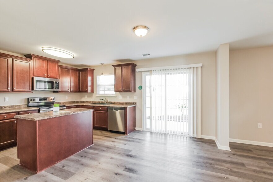 Building Photo - 1536 Eastway Dr