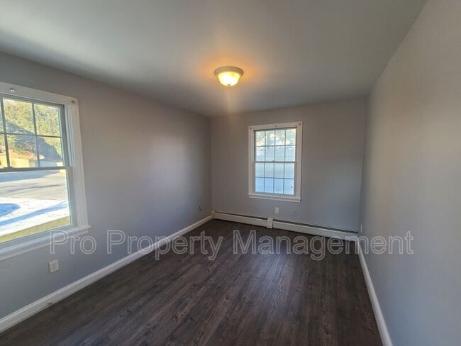 Building Photo - 129 Railroad St