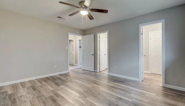 Building Photo - Amazing 4 Bedroom Homein the heart of Katy...