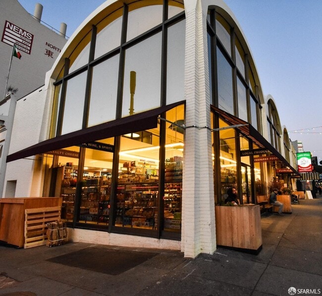 Building Photo - 5 Montague Pl