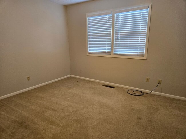 Building Photo - 1244 Colonial Dr