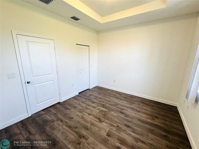 Building Photo - 408 NE 208th Terrace