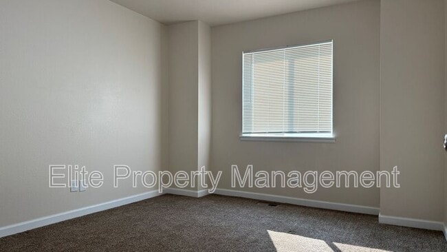 Building Photo - 983 S Palomar Dr
