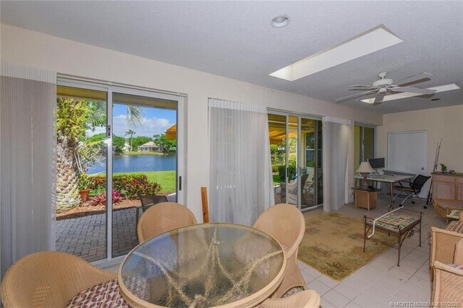 Building Photo - 3510 SE Cambridge Dr