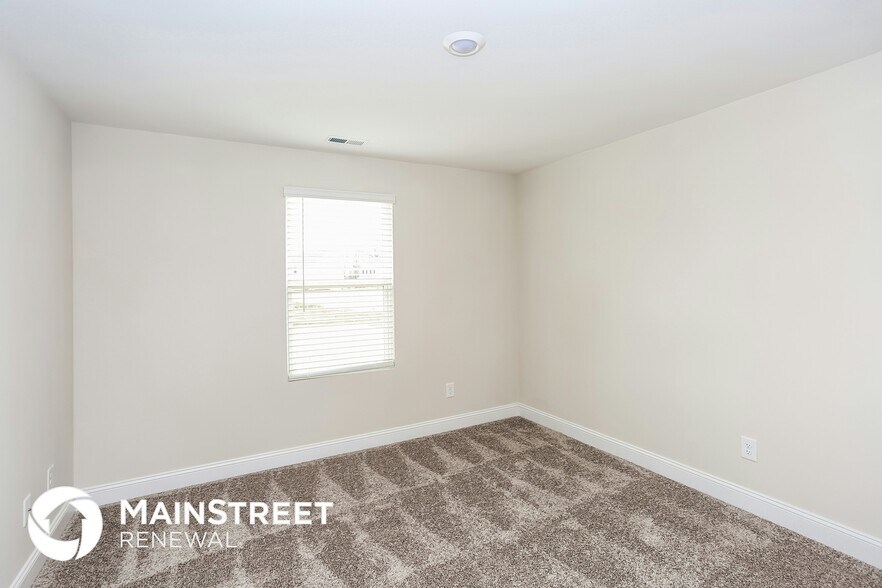 Building Photo - 2136 Moselle Dr
