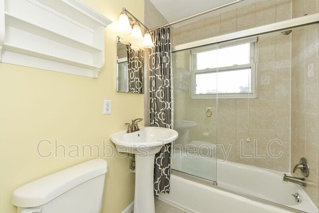 Building Photo - 629 S Henry St