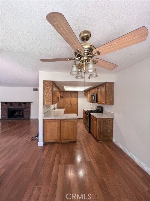 Building Photo - 930 N Redding Way