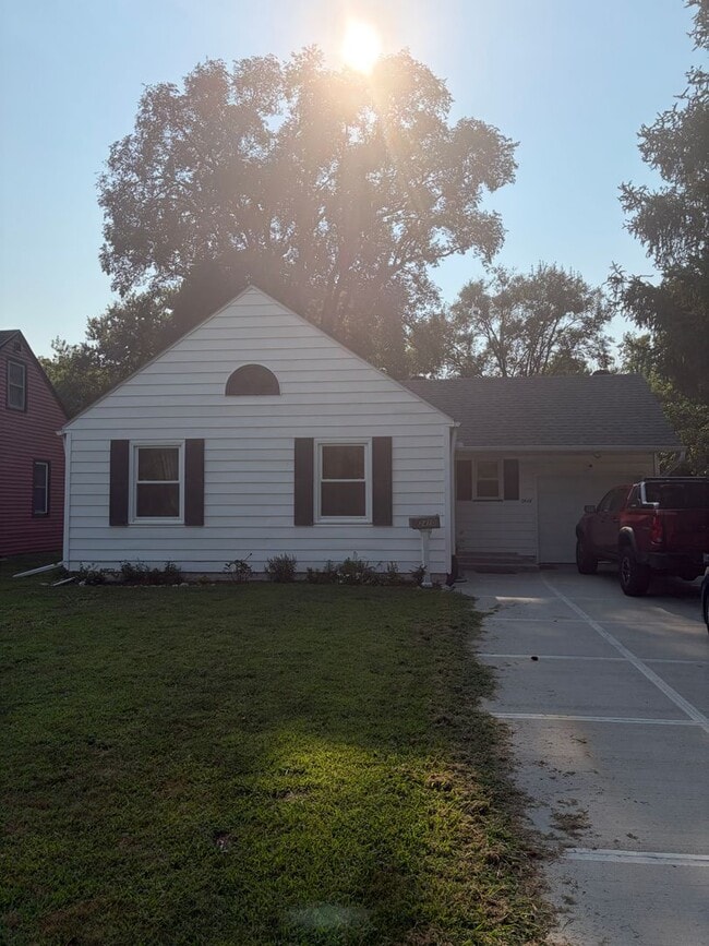 Building Photo - Bellevue Home For Rent!