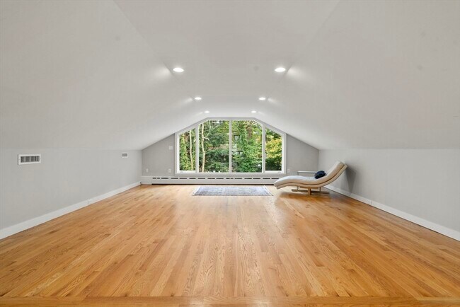 Building Photo - 20 Follen St
