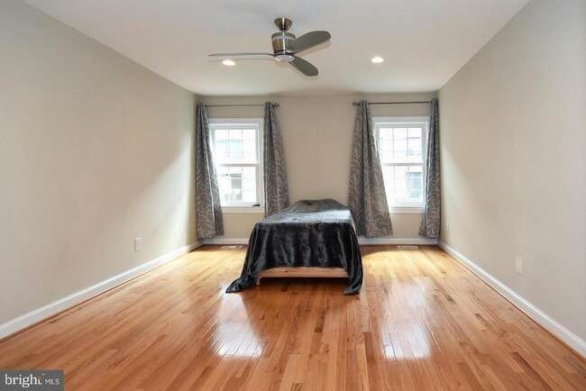 Building Photo - 515 Tobacco Quay