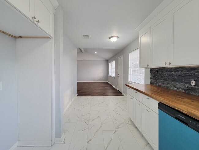 Building Photo - 2024 Stones throw Dr