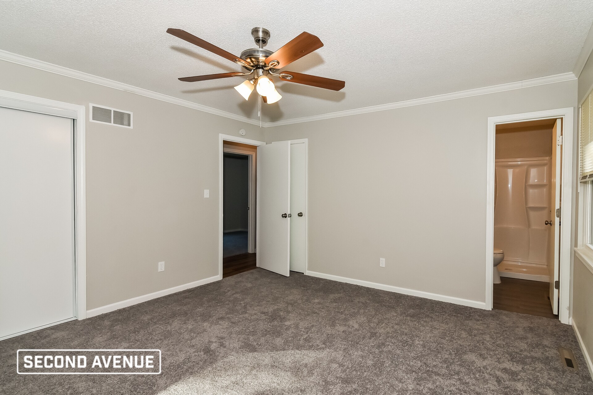 Building Photo - 716 SE Shamrock Ln