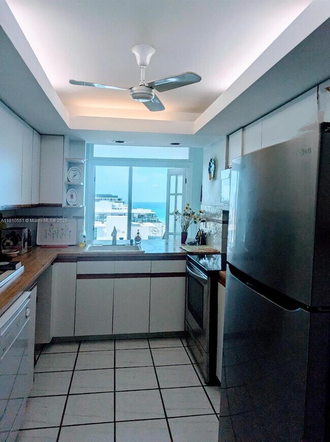 Building Photo - 2655 Collins Ave