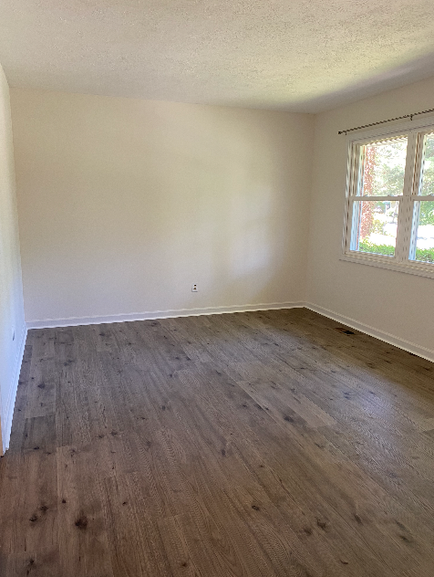 Building Photo - 3 Bedroom 2 Bathroom one level home.