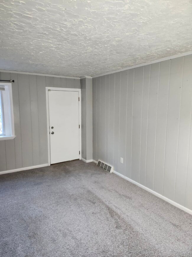 Building Photo - 413 Garnet Way