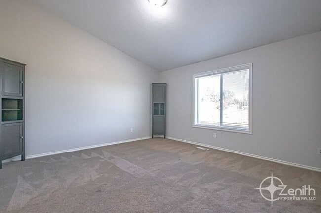 Building Photo - 516 NE 199th St