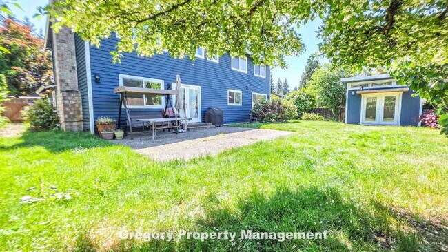Building Photo - 11204 NE 58th Pl