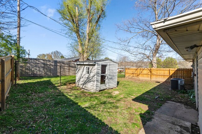 Building Photo - Charming House in Jackson