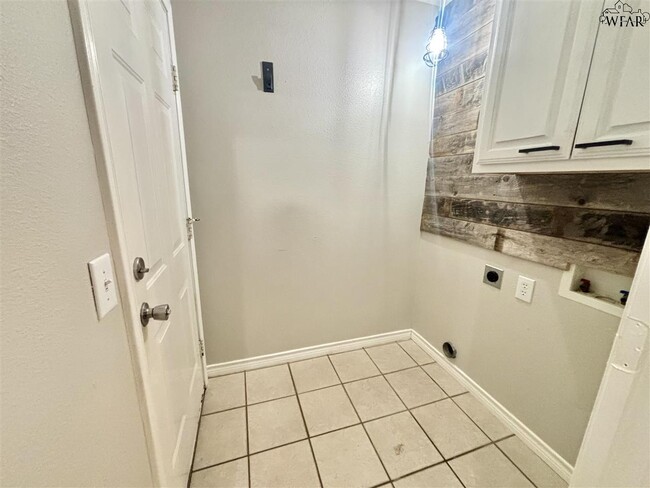 Building Photo - 5207 Northview Dr