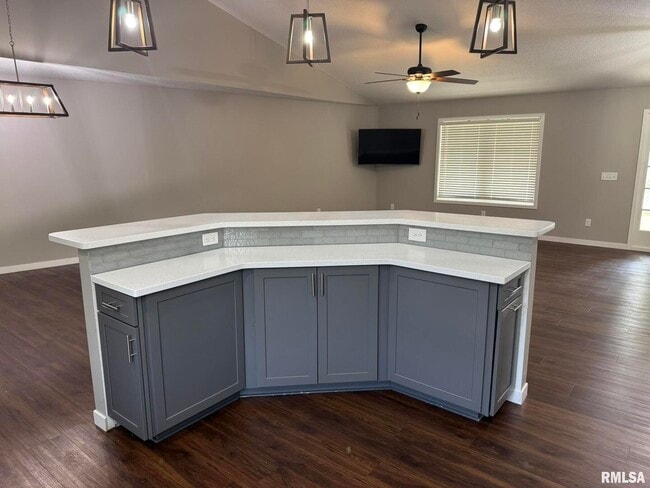 Building Photo - 18 Elmwood Dr