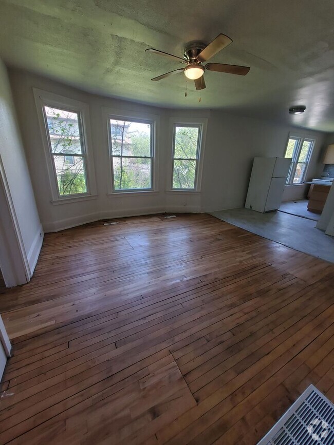 Building Photo - 223-225 E Burleigh St. (Duplex)