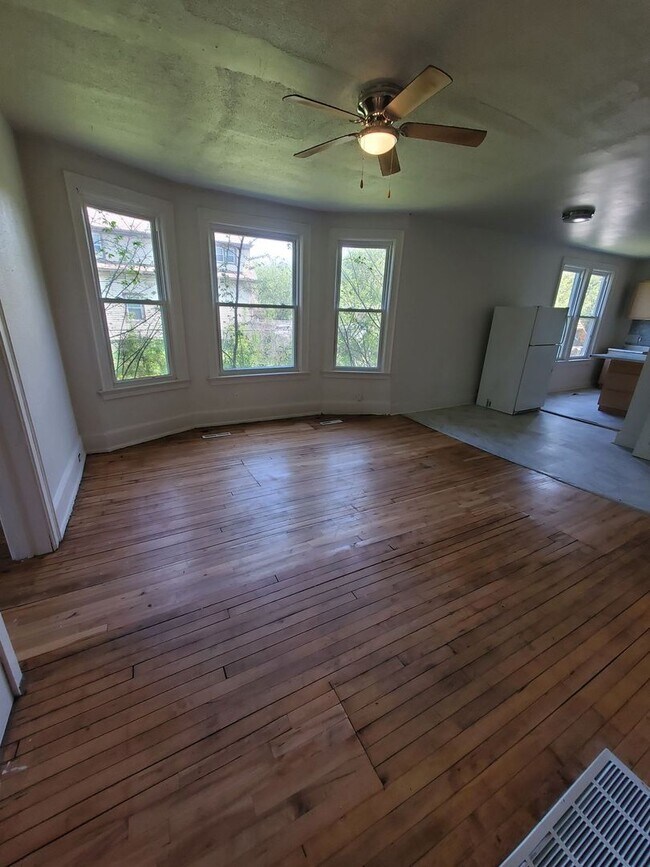 Primary Photo - 223-225 E Burleigh St. (Duplex)