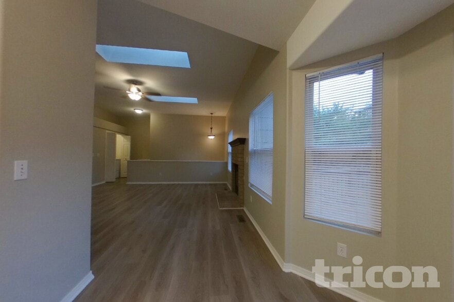 Building Photo - 8195 Radcliff Dr