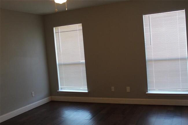 Building Photo - 424 Penny Ln
