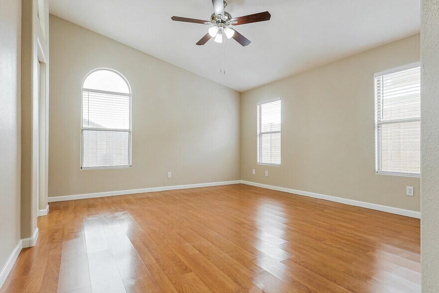 Building Photo - 9339 E Posada Ave