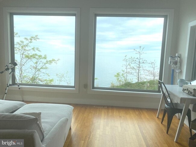 Building Photo - 3550 Bay View Dr