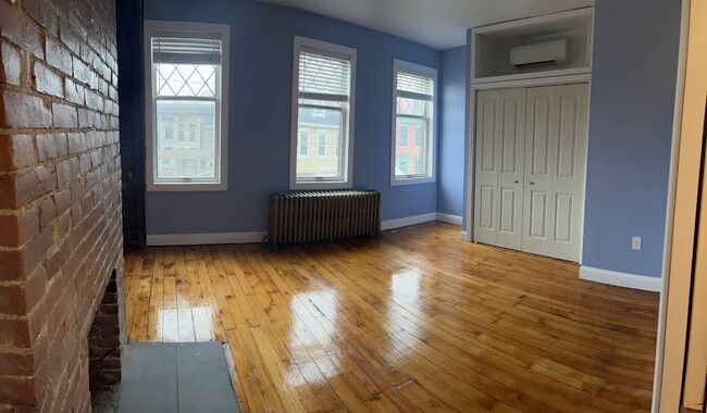 Pano Bedroom #1 wo overhead light - 2004 Sarah St