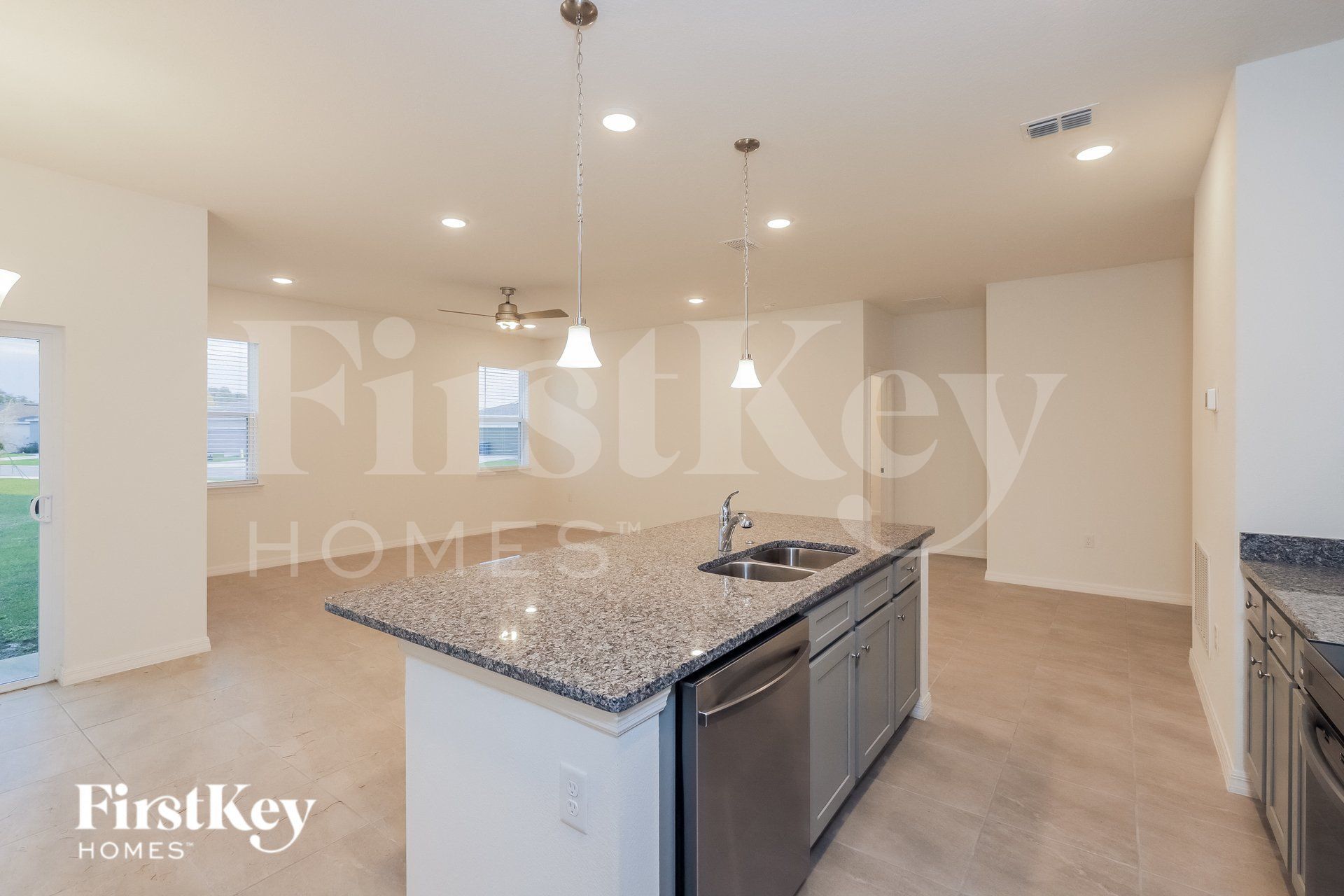 Building Photo - 405 Reina Wy