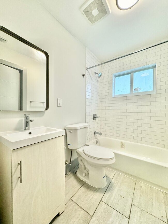 Building Photo - Fully Remodeled 4 Bedroom/ 4 Bathroom Single Family Home