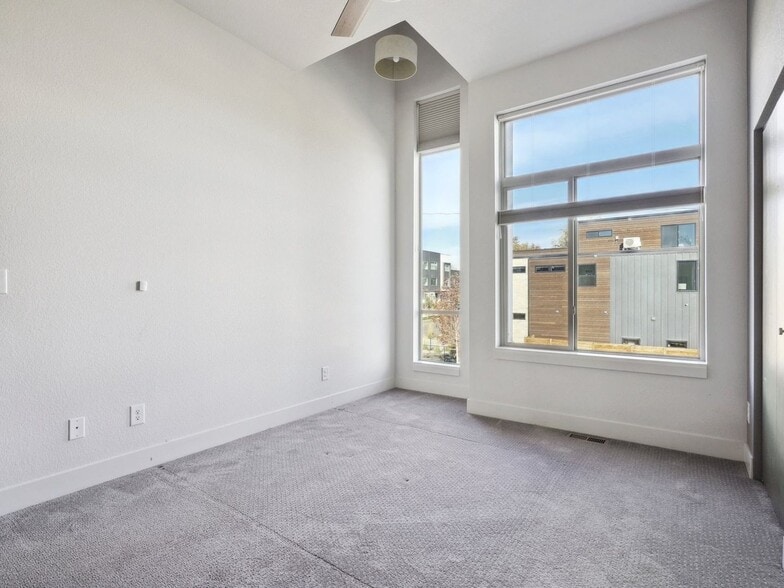 Building Photo - 1030 W 37th Ave