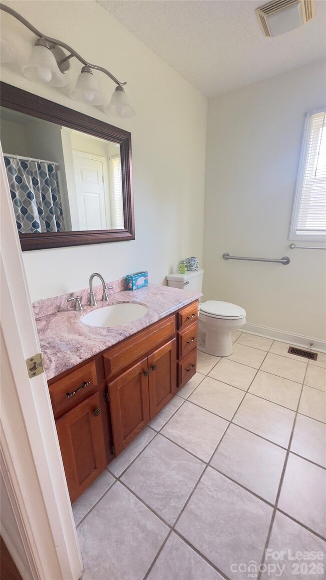 Building Photo - 5316 Oaktree Dr