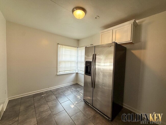 Building Photo - Eastside Remodeled 3 bedroom home near 8 M...