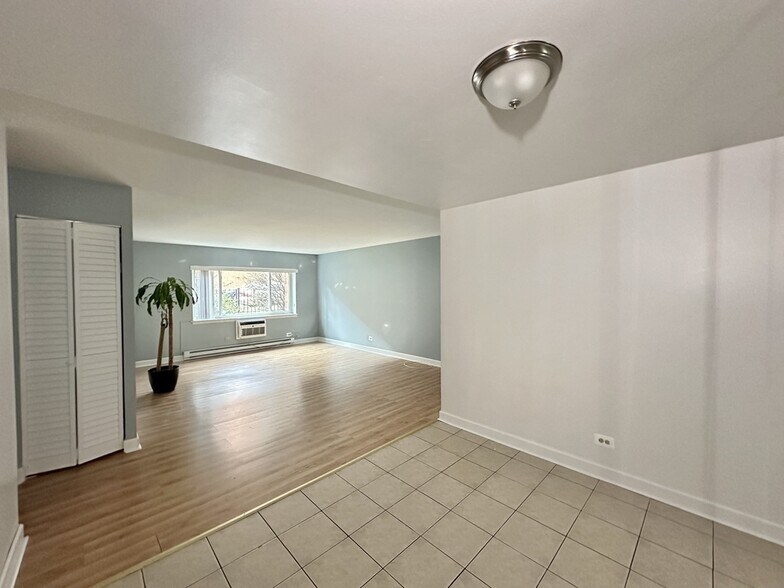 Building Photo - 3825 N Pine Grove Ave