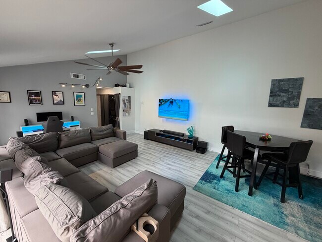Building Photo - 8847 Thumbwood Cir