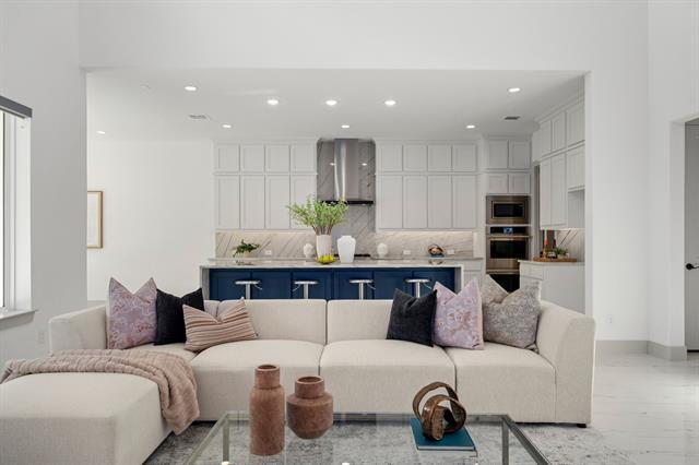 Building Photo - 10375 Great Days Dr