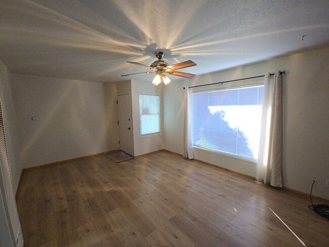 Building Photo - 2BD/1BA Pine Hill home on quiet road!