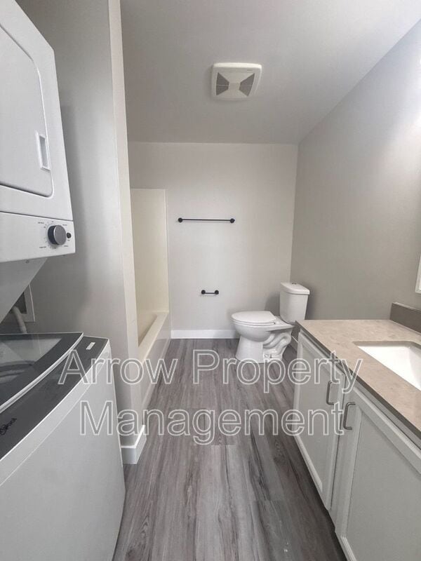 Building Photo - 731 E Crawford St